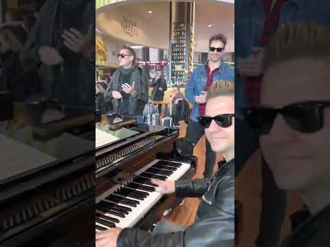 We are back at the airport! And we wanna rock it 🔥