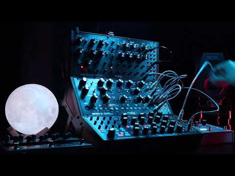 ‘Snowfall’ - Ambient session with the Moog Sound Studio (Mother-32, DFAM, Subharmonicon)