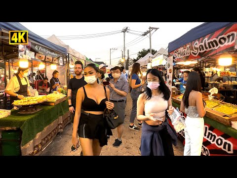 Mercado noturno de sábado em Chiang Mai | Wua Lai Walking Street - Tailândia Travel 2023 | Passeio a pé