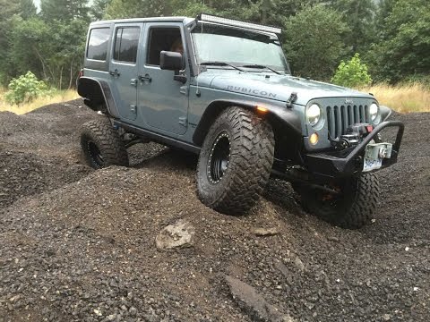 EVO MFG Long Travel Lift into a 2014 Jeep Rubicon at Dales Auto Service, Surrey BC, Canada