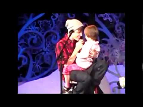 Justin and Jazzy Bieber singing- Home for the Holidays