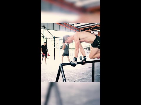 Brendan Loughnane 🇬🇧 and John Mitchell 🇮🇪 "boxing jump bar" workout