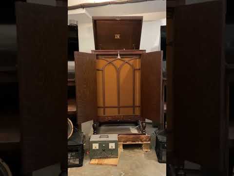 HMV 202 Gramophone playing Bach Cello