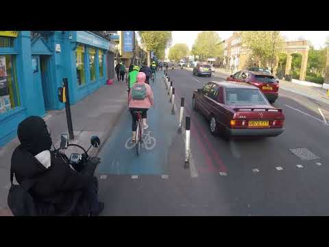 G872YYT - Merc Left Hook - Police Ignore