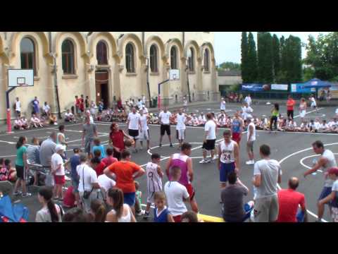 CRAIOVA 2014 - LIGA NATIONALA DE MINIBASCHET - ANTRENORI VS ARBITRI