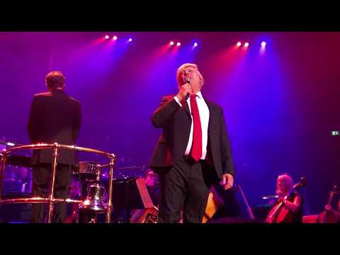 David Arnold vs. Michael Giacchino - Lewis MacLeod as Donald Trump