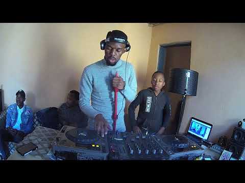 Der Erzbischof @ BASSMENT Music HQ (Lets Play House)