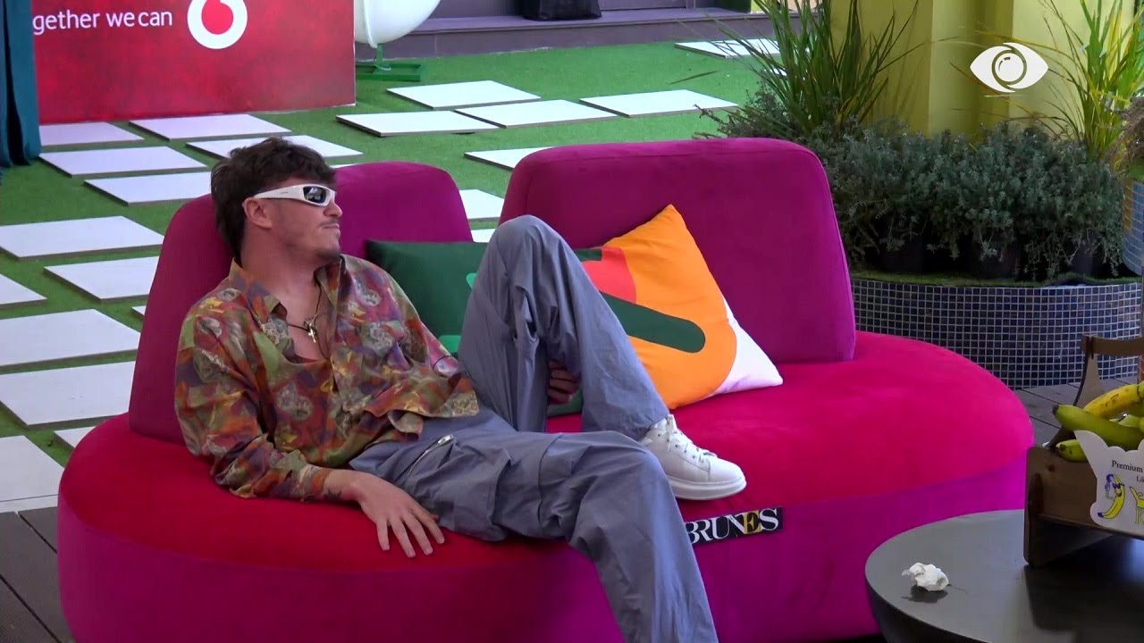 “Jam i dashuruar me veten…”/Lidi: E kam puthur veten mbrëmë