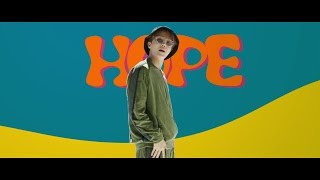 Kadr z teledysku Daydream tekst piosenki J-Hope