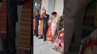 Download lagu Hasuhuton Mambuat Tua Ni Gondang #shorts #batak #adatbatak mp3 Download lagu Hasuhuton Mambuat Tua Ni Gondang #shorts #batak #adatbatak mp3