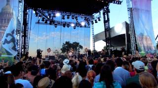Santigold ft Karen O - Go (Live ACL)
