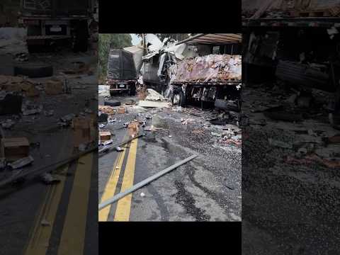 ACIDENTE ENVOLVE QUATRO CAMINHÕES NA ERS-122, EM CAMPESTRE DA SERRA