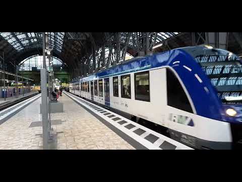Ausfahrt iLINT in Frankfurt Hbf