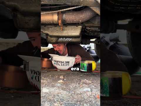 El peor desastre intentando cambiar el aceite de un autobús enorme 🚌 #fail #mechanic #satisfying