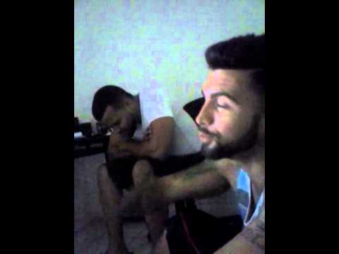 El yisso y jandro en la casa ensallando un tema