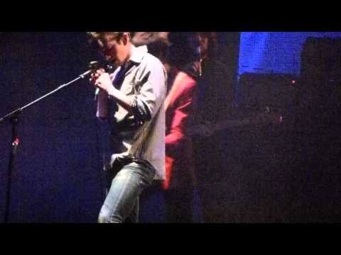 Arctic Monkeys - 505 + Alex Kiss Fans @ O2 Arena London, 29/10/2011 (HD)