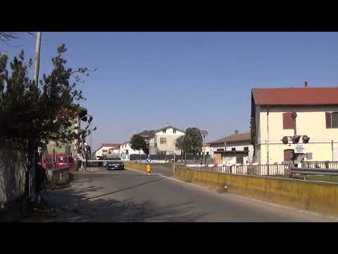 Passaggio a livello con semibarriere di strada Lomellina - Mortara (PV) / Level Crossing