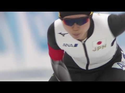 Brittany Bowe skates to a silver medal in the 1000m