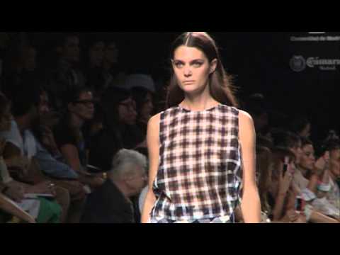 Desfile de Angel Schlesser en la MBFW 2013 Madrid