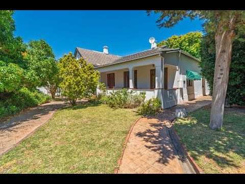 4 Bedroom House For Sale in Plumstead, Cape Town