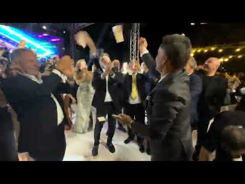 İzzet Yıldızhan’ın oğlunun düğününde paralar havalarda uçuştu!