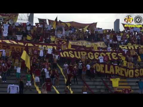 "HOMENAJE DE LA REVOLUCIÓN VINOTINTO SUR A CHAPECOENSE" Barra: Revolución Vinotinto Sur • Club: Tolima