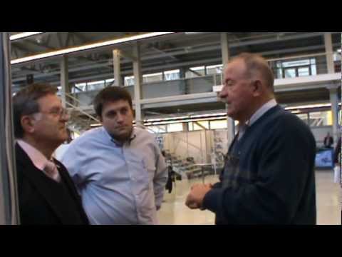 1/3 Discutie cu un apicultor incepator la Expo Agro Bacau 2012