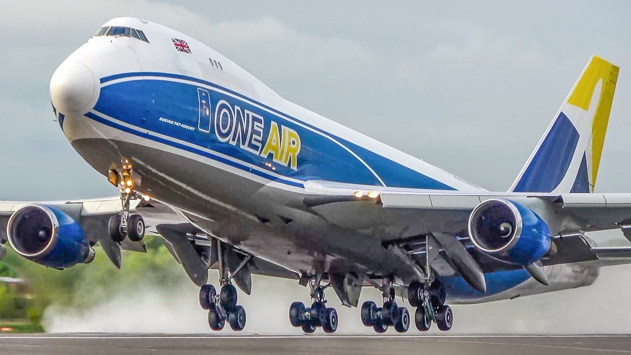 BOEING 747 LANDING + DEPARTURE - 60 Minutes of watching B747`s only (4K)
