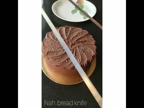 How to cut tall cakes ?