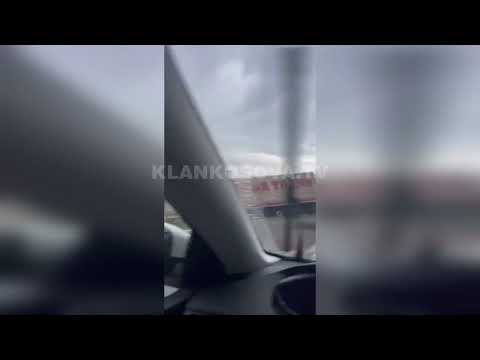 Kamioni del nga rruga në magjistralen Prishtinë-Pejë