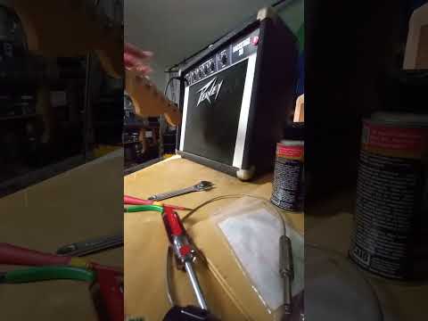 Peavey Backstage 30 strange distortion?