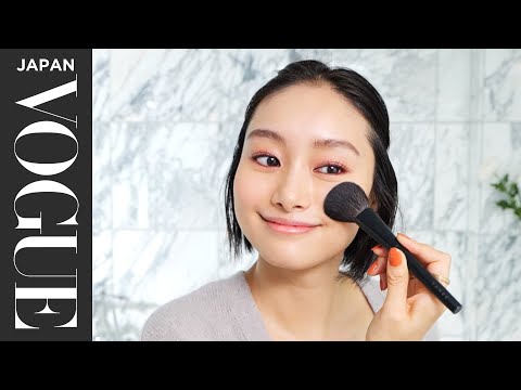 忽那汐里が伝授！ 昼にも夜にも映えるローズメイク。｜ビューティー・シークレット｜VOGUE JAPAN (忽那汐里が伝授！ 昼にも夜にも映えるローズメイク。| Beauty Secrets | VOGUE JAPAN)