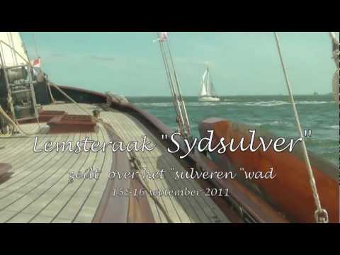 Lemsteraak "Sydsulver" zeilt op "sulveren" wad .