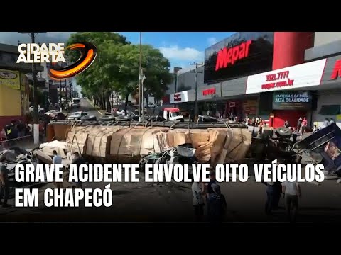 Grave acidente em Chapecó envolve pelo menos oito veículos hoje