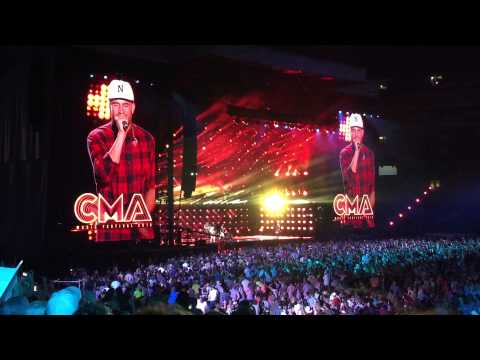 Sam Hunt - Breakup In A Small Town - CMA Fest 2015 (HD)