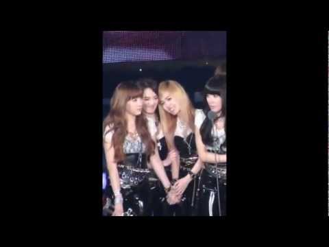 SNSD HyoSic #16 - Hyoyeon cares about Jessica