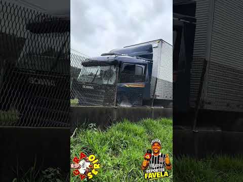 ACIDENTE SENTIDO NORTE SP EMBAIXO DA PASSARELA DA SENHORINHAS