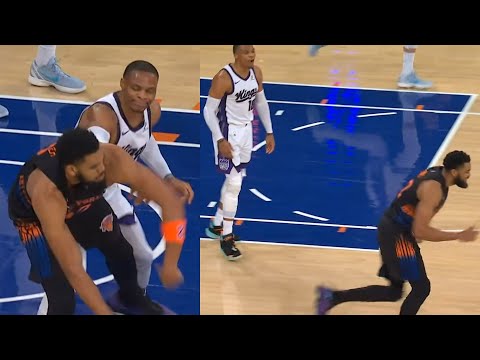 Russell Westbrook shakes his head and talks trash after KAT tried to post him up 😂