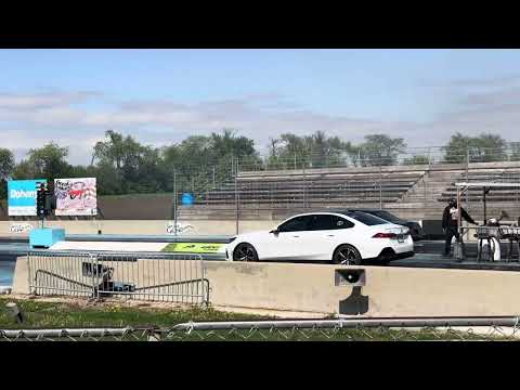 Thumbnail for 2025 BMW 550 E / 540 I (G60) vs Lincoln Continental Coupe MK7 | Drag Race by BMW
