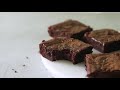 HOW TO MAKE NUTELLA FUDGE BROWNIES WITHOUT EGGS // Nutella Brownie Recipe (Eggless)