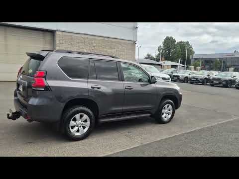 Toyota Land Cruiser LWB COMM GX 6 SPEED MANUAL**V. - Image 2