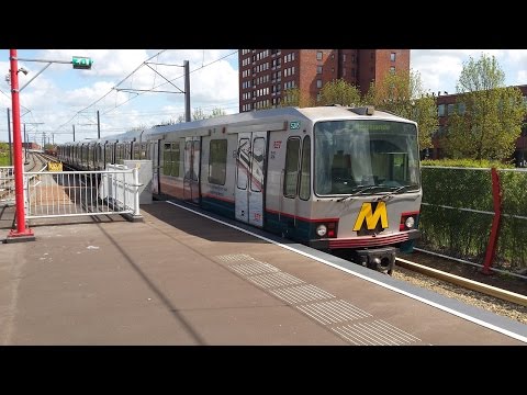 RET Metro 3*Type T vertrekt op station De Tochten richting Nesselande