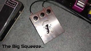 Video thumbnail for Gjika 10n squeezed by the black finger - compressor guitar pedals fx - compression Electro-Harmonix by Bob Gjika (Luthier & Amp Builder)