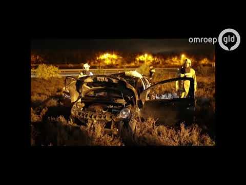 Auto slaat meerdere keren over de kop op A50