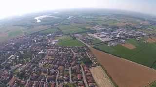 preview picture of video 'San Benedetto Po - Mantova a 300 metri con DJI Phantom 2 Vision Plus'