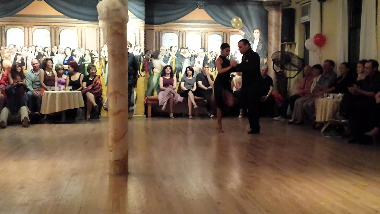 Argentine tango: Junior Cervila & Guadalupe Garcia - La Espuela