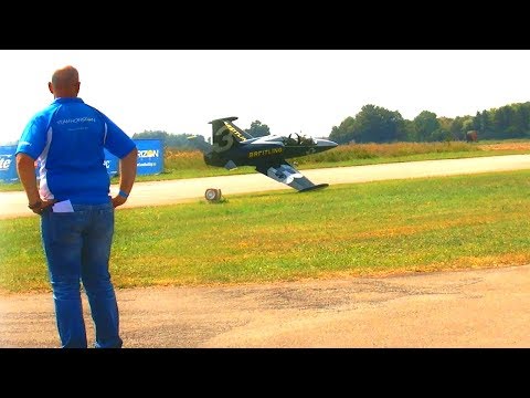 ALMOST CRASH LANDING! HUGE XL L-39 ALBATROS BREITLING RC TURBINE JET | HORIZON AIRMEET 2018