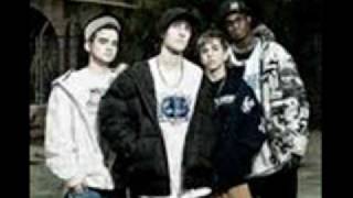 Porta-Entre avenidas y aceras