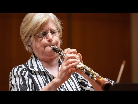 Anne Gilby plays Cimarosa Oboe Concerto in C Minor (arr. Benjamin)
