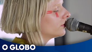 Aurora canta &#39;Forgotten love&#39; no Brasil